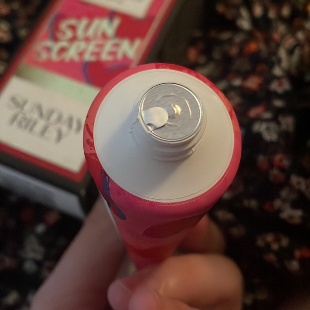 Sunday Riley Light Hearted Sunscreen Spf 30 - Picture 6 of 6